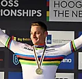 Van der Poel emotioneel na wereldtitel: 'Heel moeilijke periode gekend'