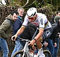 Van der Poel maakt zich woest op fans langs de weg (🎥)