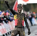 Wout van Aert viert overwinning op geniale wijze