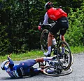 📸 Yves Lampaert komt akelig ten val in afdaling, BK in het gedrang?