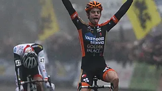 Van Aert wijst linkeballende Van der Poel terecht: Hamme Retro