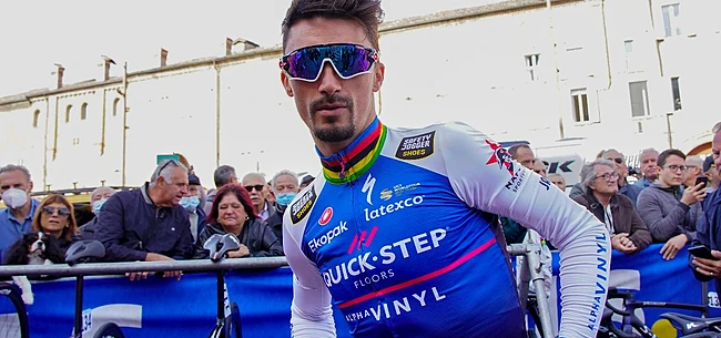 Daarom zat Alaphilippe helemaal alleen op teampresentatie Soudal Quick-Step