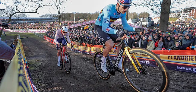 Pakkende beelden: huilende Georges van Aert wordt getroost met zilveren medaille