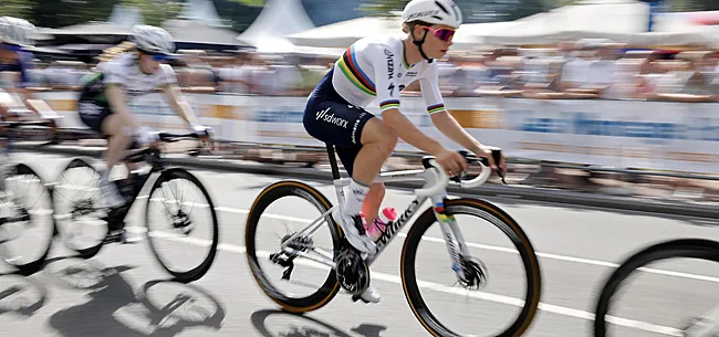 Lotte Kopecky sprint naar allereerste zege in de regenboogtrui!