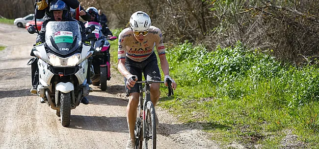 Pogacar schrijft wielergeschiedenis met solo van 80 kilometer in Strade Bianche