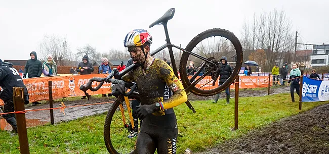 Van Aert pakt uit met stevig tripje vlak voor cross in Mol