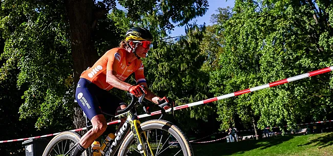 Wat een apotheose! Vos klopt Kopecky in machtssprint op WK gravel! 