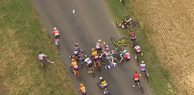 TUSSENSPRINT: Horror-crash in Tour des Femmes, Ewan onder mes