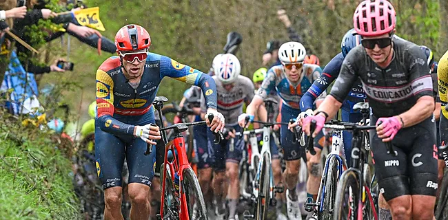 Ronde van Vlaanderen opnieuw door het slijk na pure chaos op Koppenberg