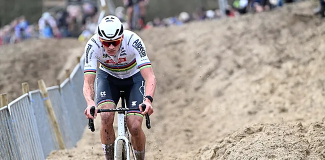 Van der Poel domineert in Koksijde, Van Aert moet zwoegen voor podium