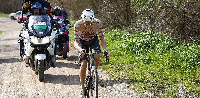 Pogacar schrijft wielergeschiedenis met solo van 80 kilometer in Strade Bianche