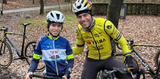 Onvergetelijk: Wout van Aert verrast jonge fan met magische ervaring