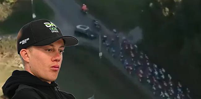 Waanzin: auto rijdt frontaal in op peloton, Maxim Van Gils afgevoerd