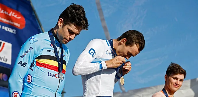 Van Aert kan lachen na zilveren EK: 'Moet in ons contract gezet worden!'