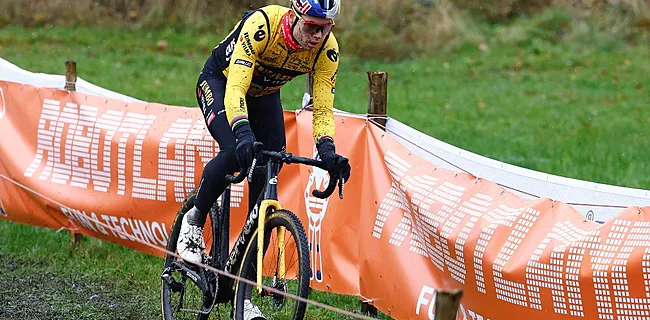 Wout van Aert degradeert tegenstand in modderpoel van Essen