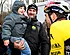 Zoontje Georges zorgt voor ontroerend beeld na zege Van Aert